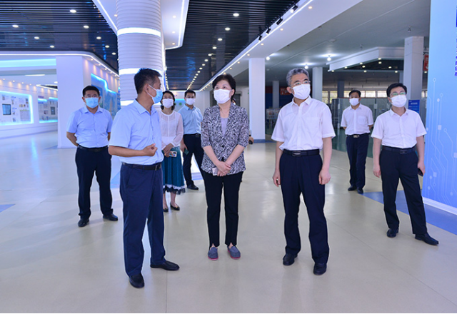 濟寧市政協(xié)主席、黨組書記霍媛媛到新風(fēng)光公司調(diào)研